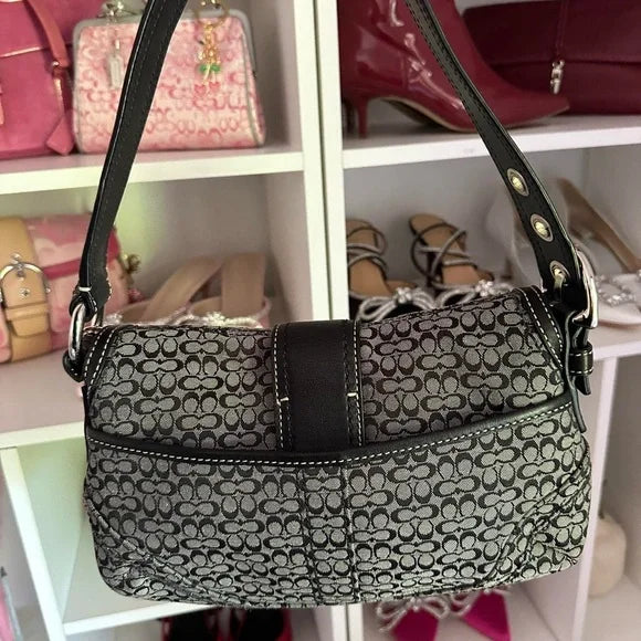 Gray Signature y2k Coach SoHo Bag 🩶🍒