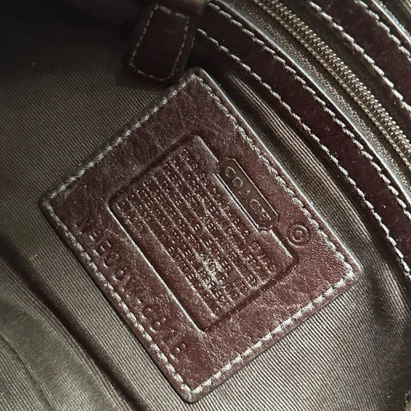 Brown Signature y2k Coach Shoulder Bag 🍒🤎