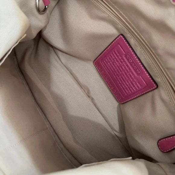 Hot Pink Signature y2k Coach Shoulder Bag 🩷