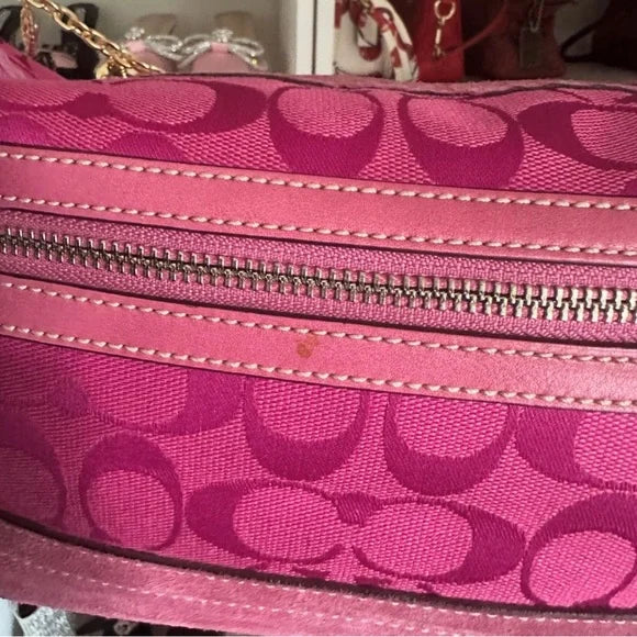 Hot Pink Signature y2k Coach Shoulder Bag 🩷